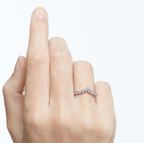 Authentic SWAROVSKI ring - Picture 4 of 8